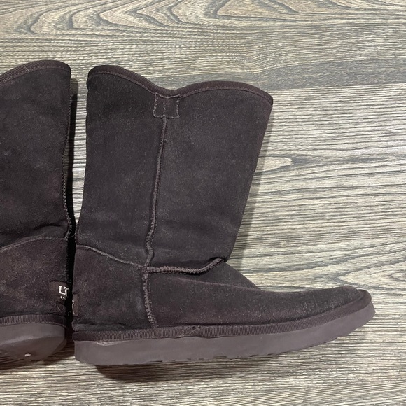UGG Australia Bailey Button Triplet II Sheepskin Boots Wool Lined Brown Size W8 - Picture 2 of 12